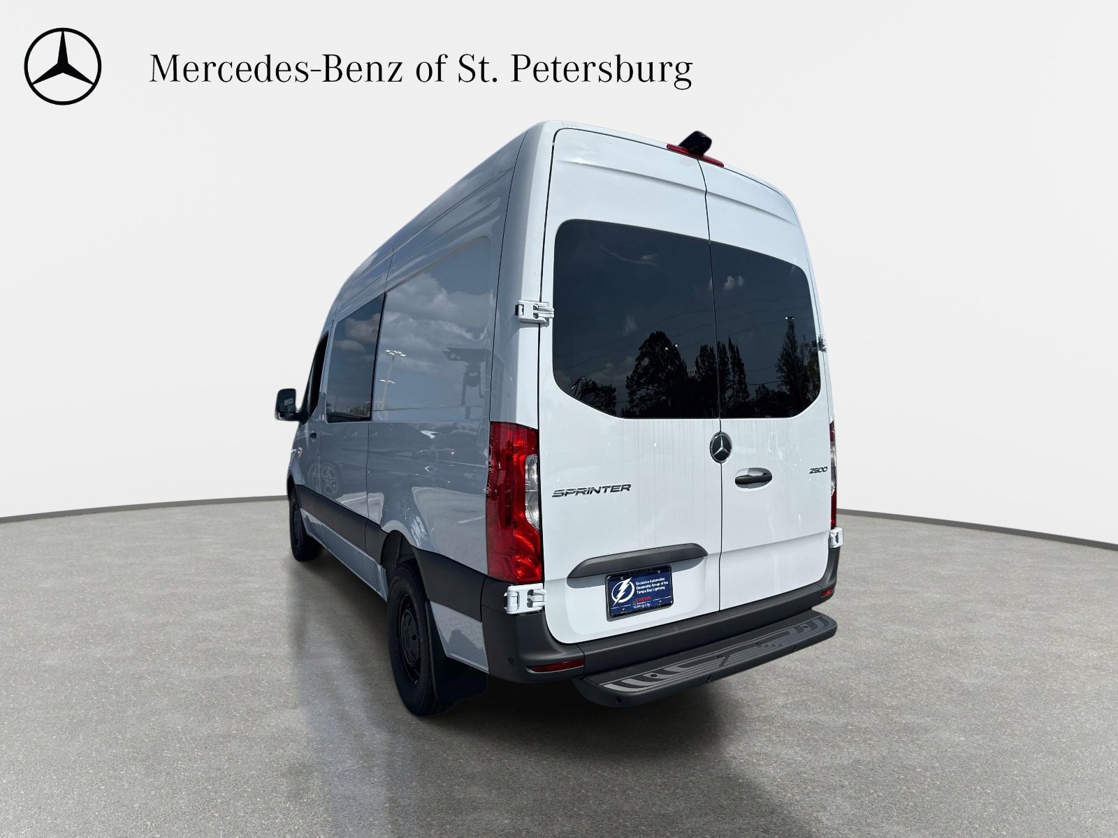 New 2026 Arctic White Sprinter Crew 144 WB image 8