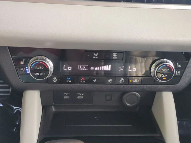 Used 2025 White Mitsubishi SEL image 27