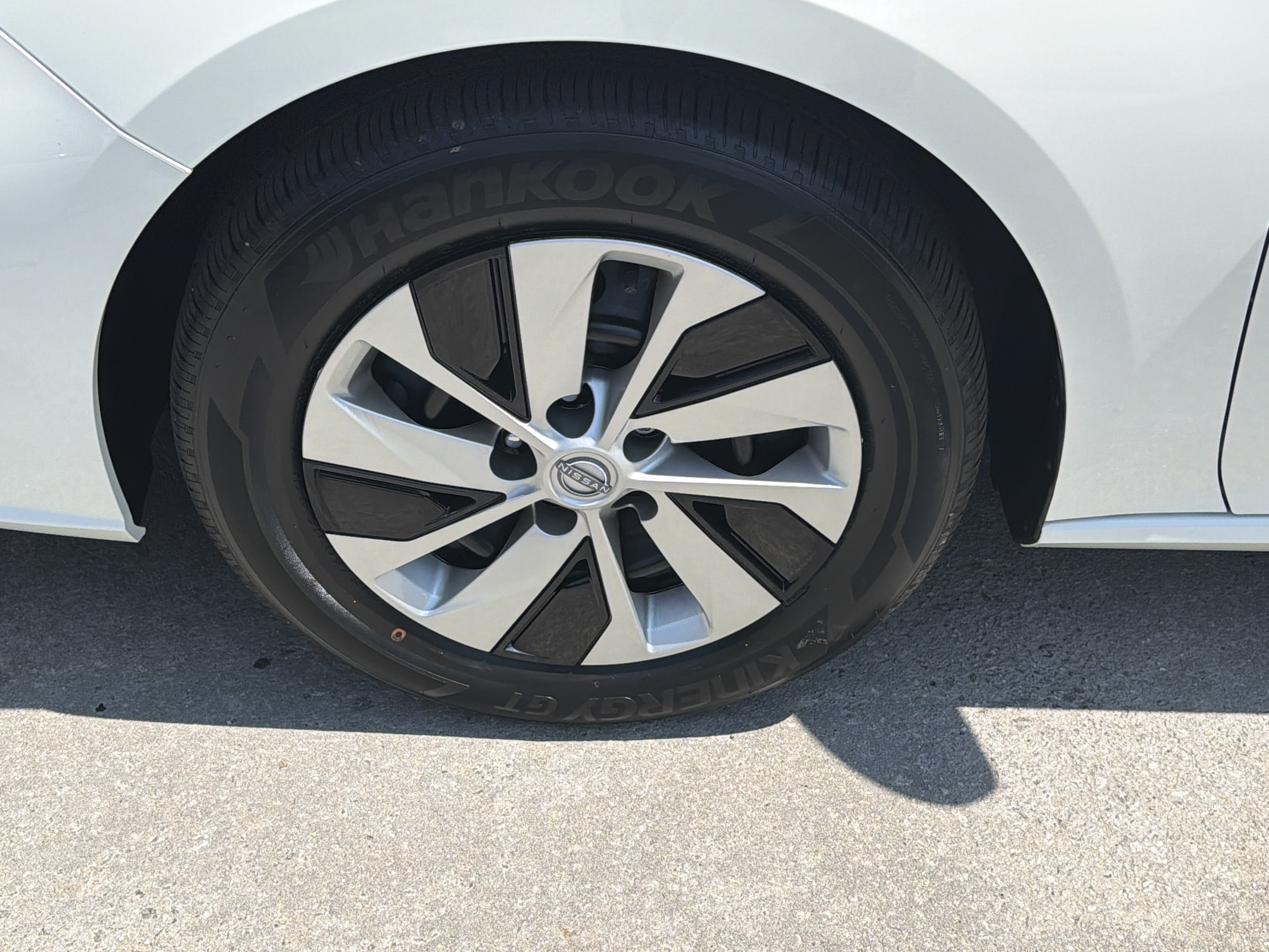 Certified Used 2025 Glacier White Nissan S image 12