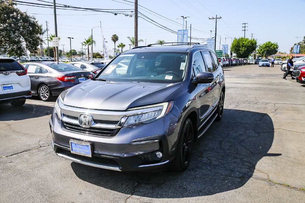 Used 2019 Modern Steel Metallic Honda Touring image 3