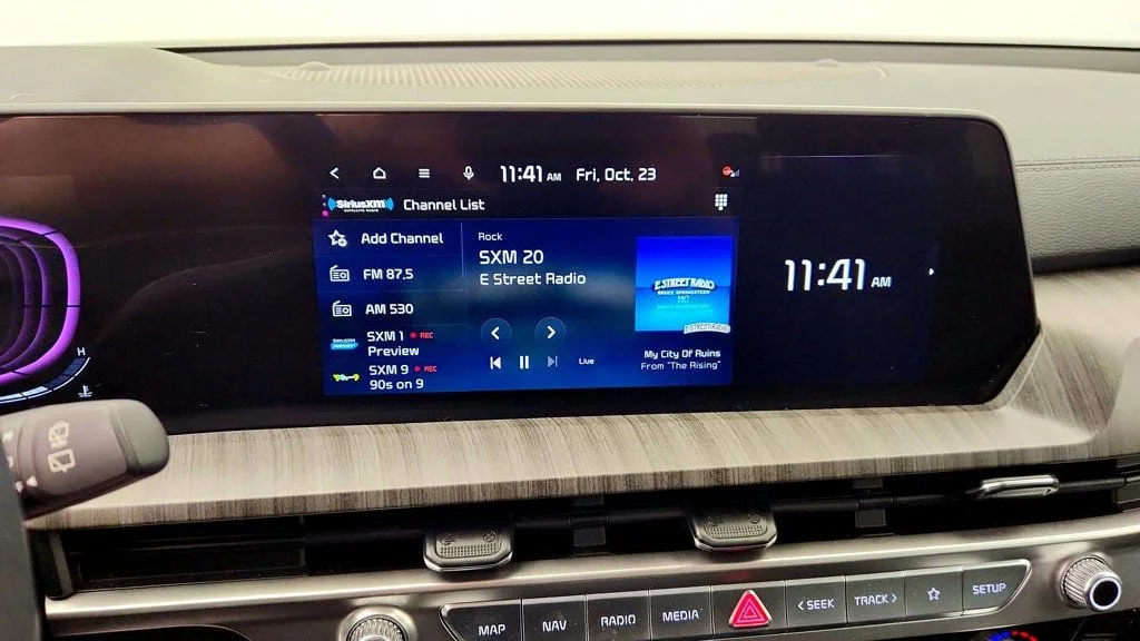 Used 2024 Glacial White Pearl Kia EX FWD image 19