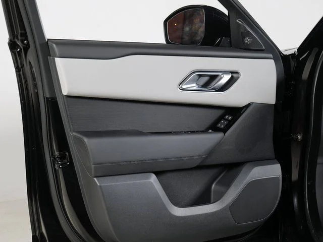 New 2026 Santorini Black Land Rover Dynamic SE image 24
