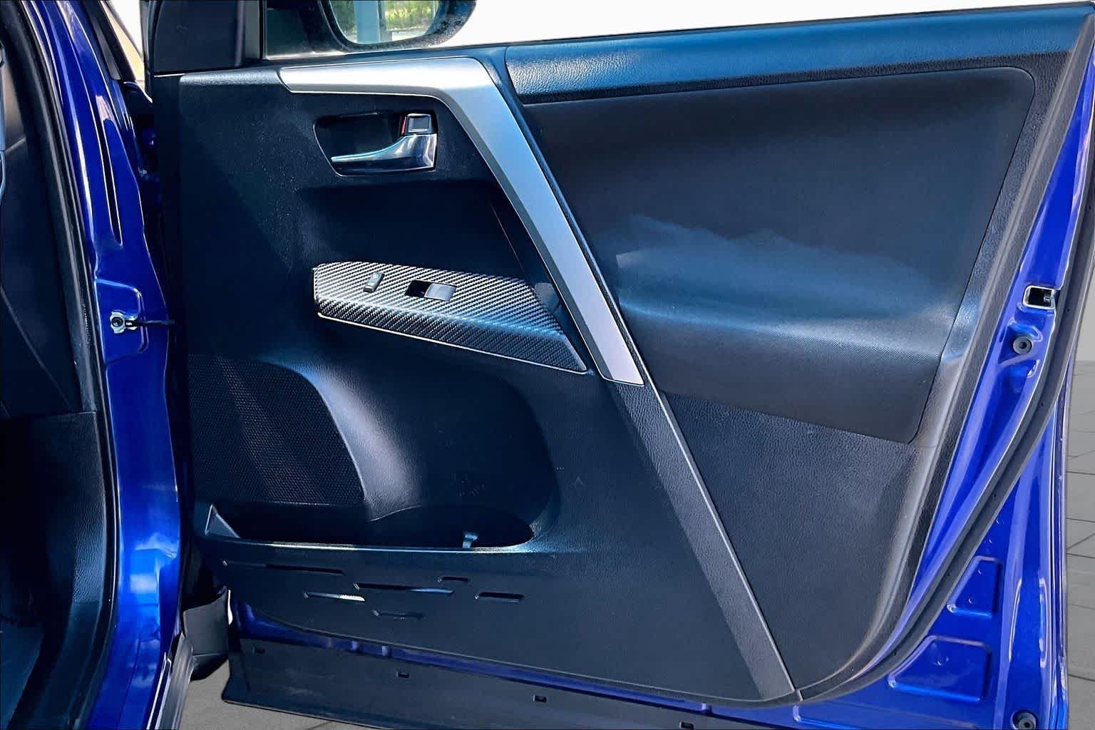 Used 2014 Blue Crush Metallic Toyota XLE image 22