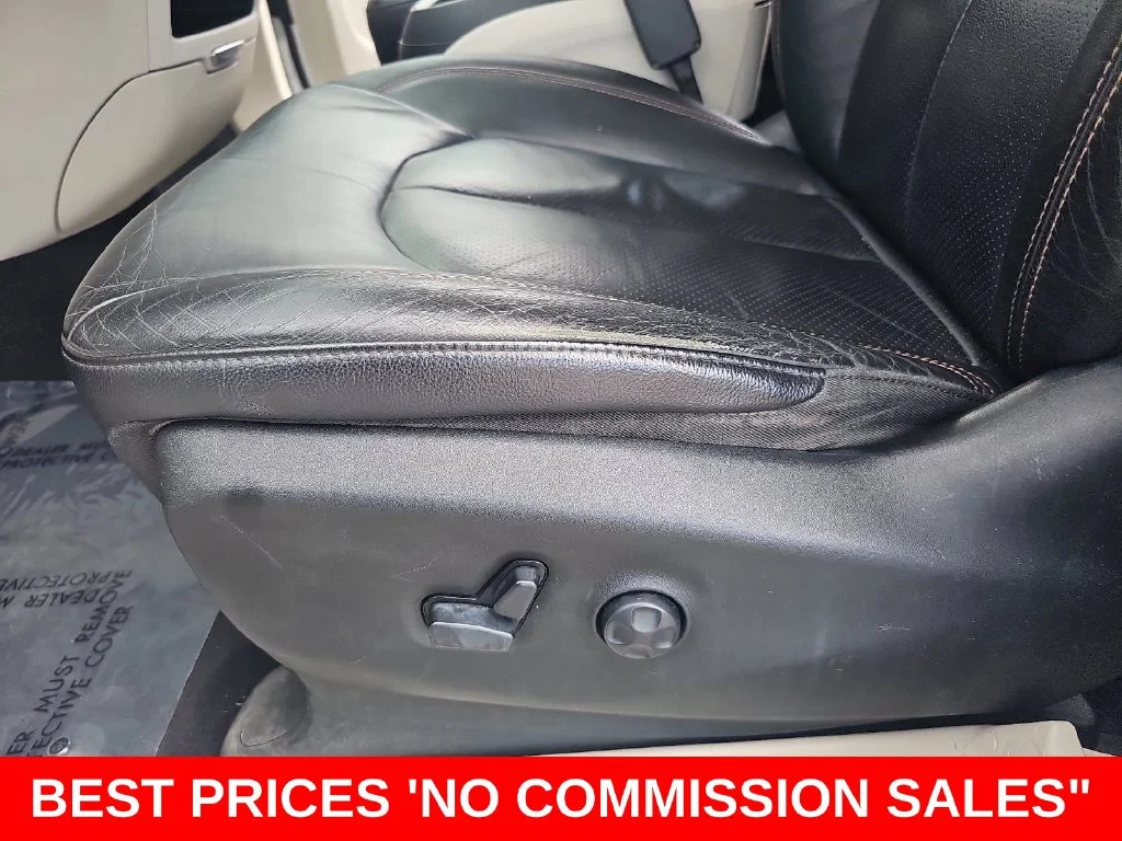 Used 2018 White Chrysler Touring L image 29