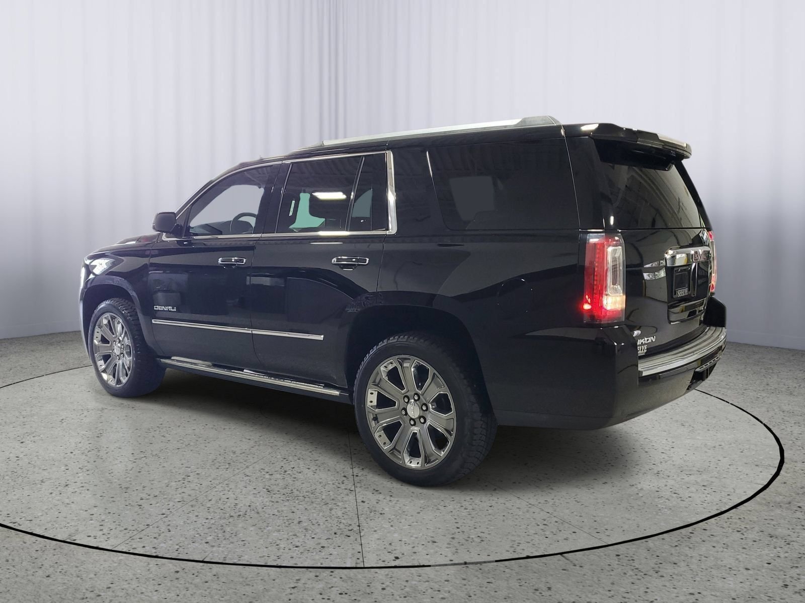 Used 2015 Black GMC Denali image 3