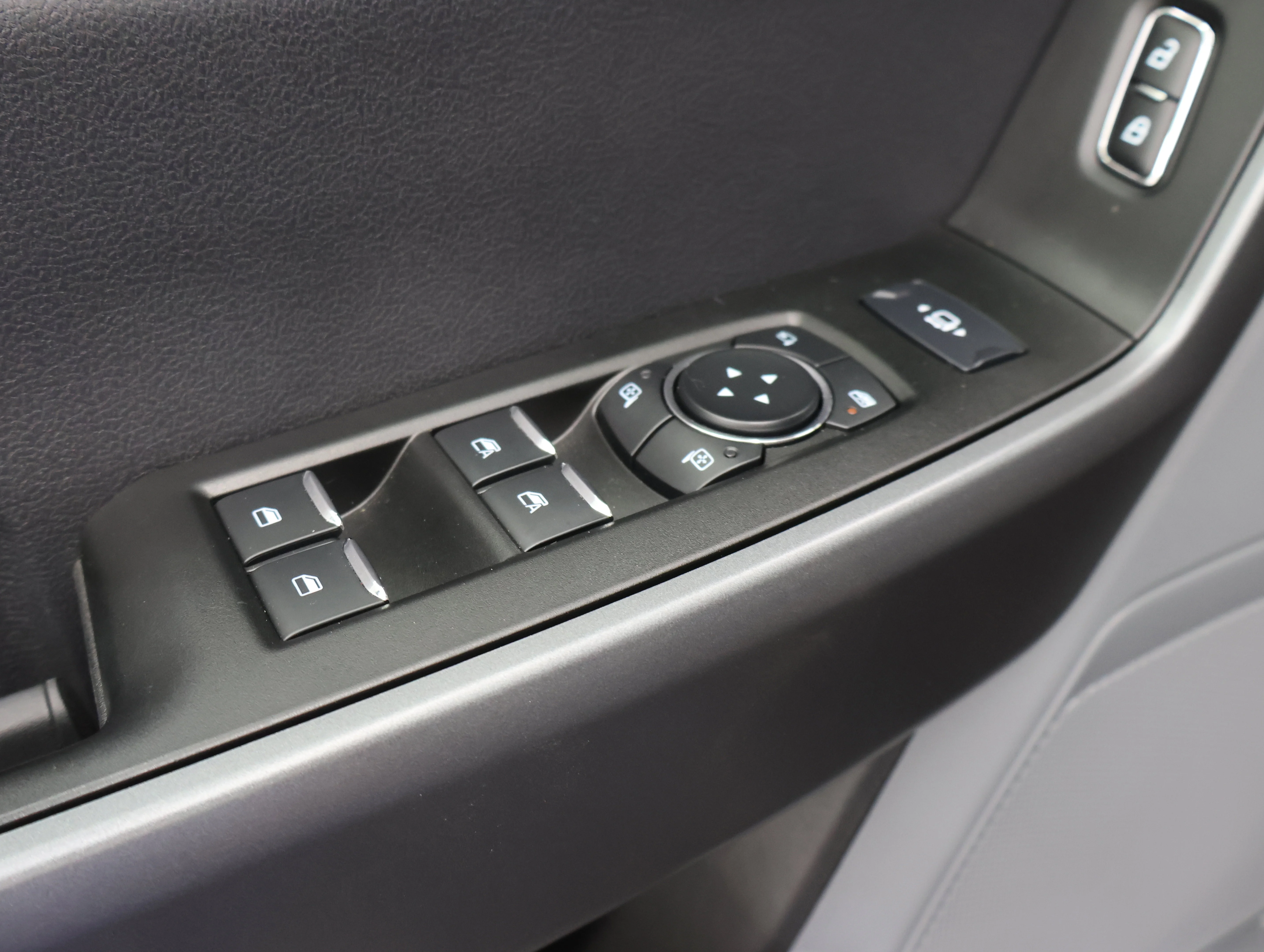 2025 Ford F-350 Super Duty XLT - Photo 36