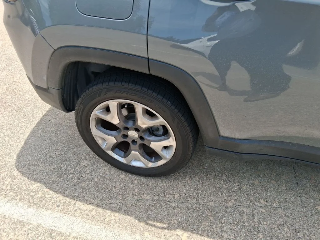 Used 2019 Gray Jeep Limited image 10
