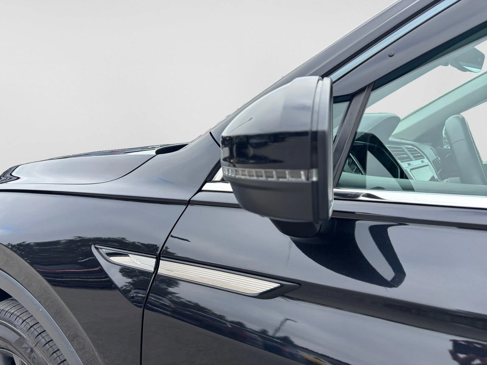 2023 Volkswagen Tiguan SE - Photo 55