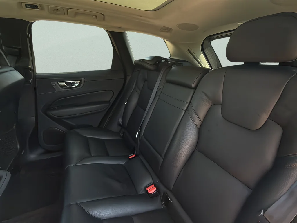 Used 2019 Crystal White Pearl Volvo T5 Momentum image 27