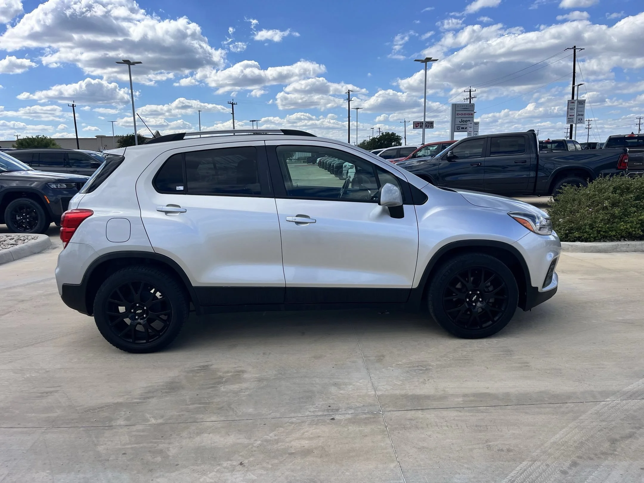 Used 2021 Chevrolet Trax LT with VIN KL7CJLSBXMB355744 for sale in Castroville, TX