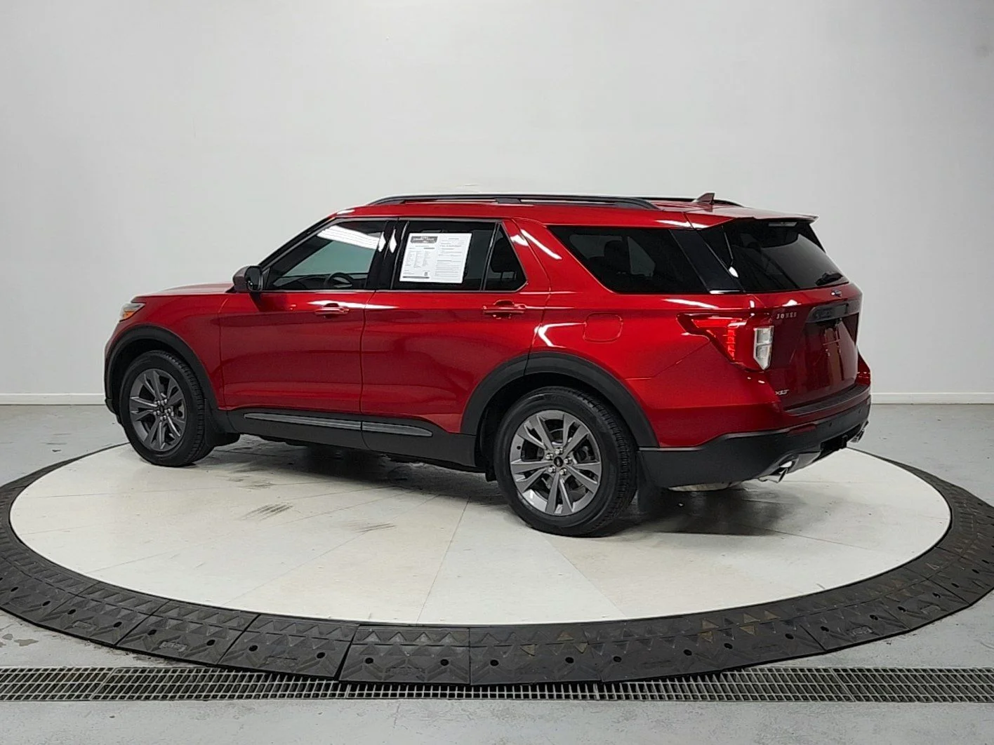 Used 2021 Red Ford XLT image 7