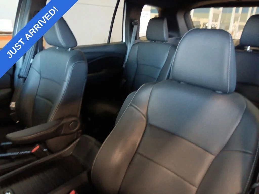 Certified Used 2023 Platinum White Pearl Honda EX-L image 6