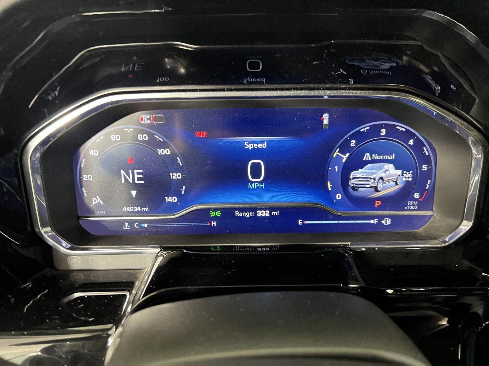 Used 2025 Summit White Chevrolet LT image 10
