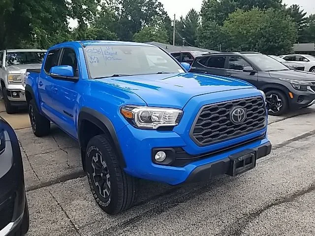 Used 2020 Blue Toyota SR5 image 2