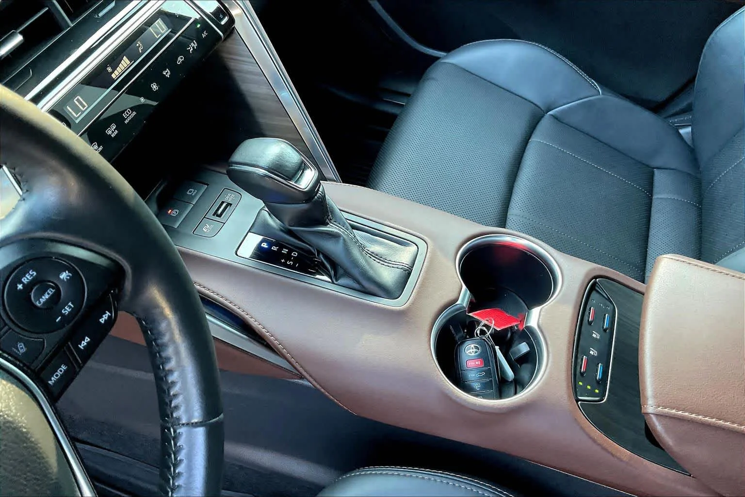 Used 2023 Wind Chill Pearl Toyota Limited image 16