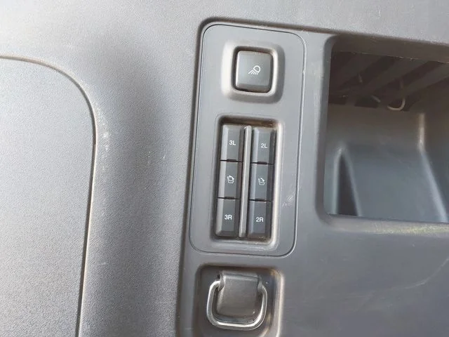 Used 2025  Ford Platinum image 30