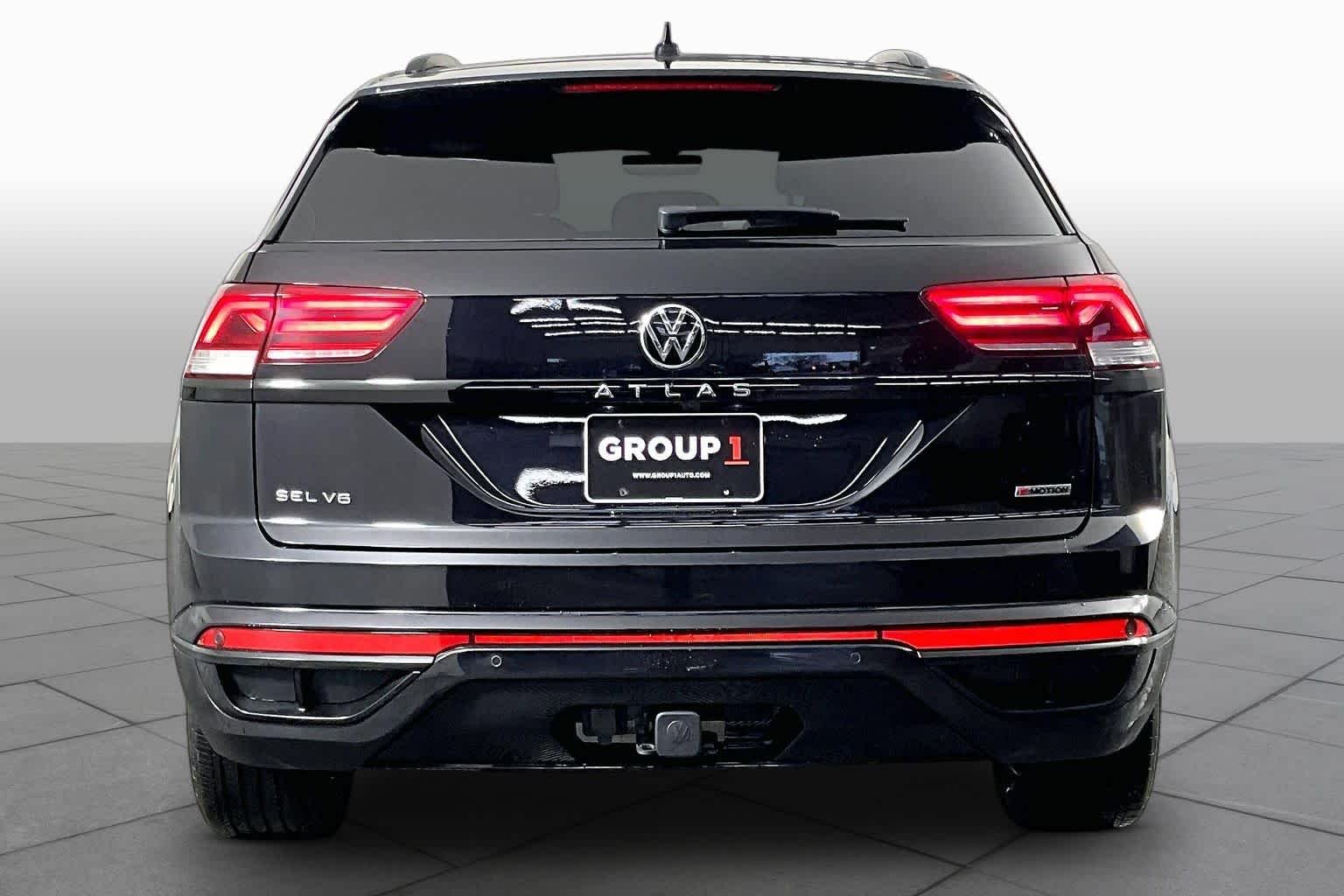 Used 2022 DEEP BLACK PEARL EFFECT Volkswagen 3.6L V6 SEL R-Line Black image 5