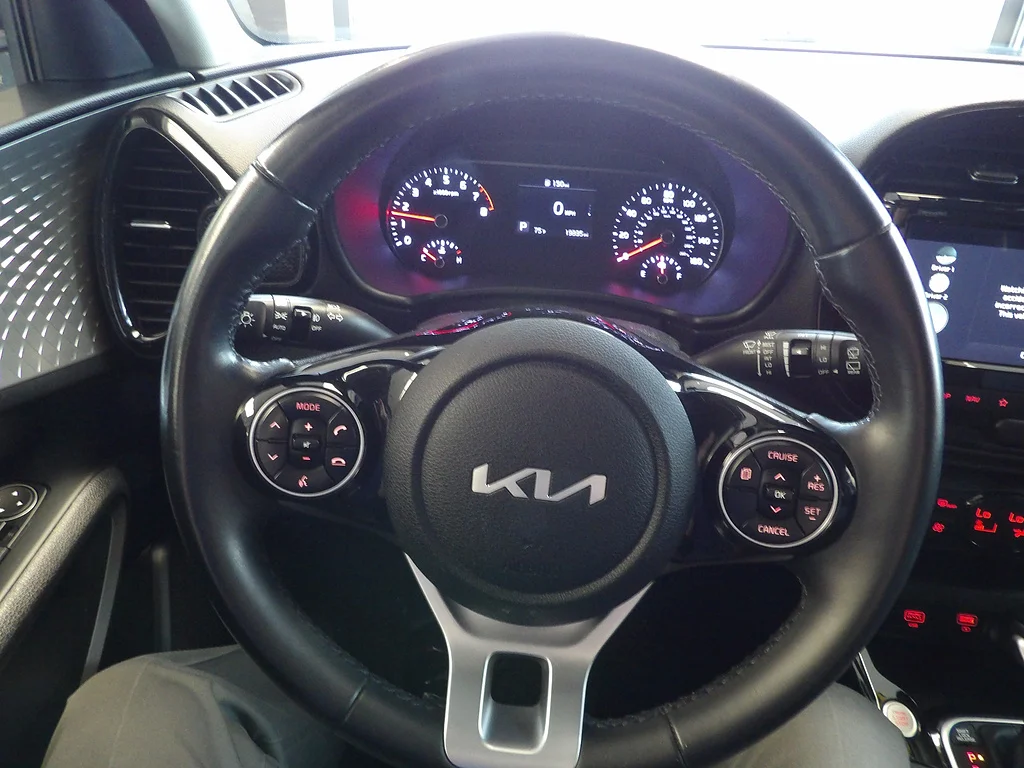 Used 2022 Neptune Blue/Cherry Black Kia X-Line image 27