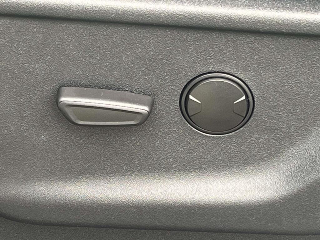 New 2026 Oxford White Ford XLT image 16