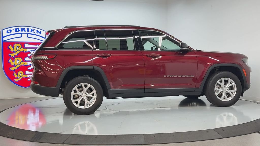 Used 2023 Velvet Jeep Limited image 4