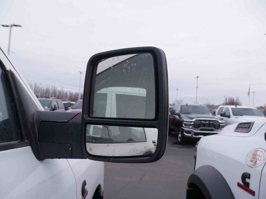 New 2026 Bright White Clear-Coat Exterior Paint RAM TRADESMAN image 8