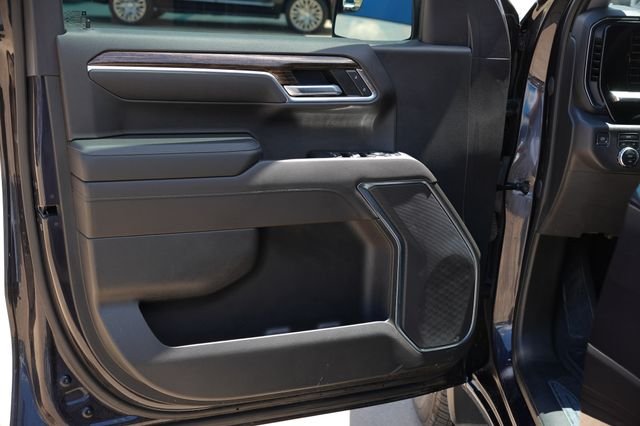 Used 2022 Silver GMC Elevation image 13
