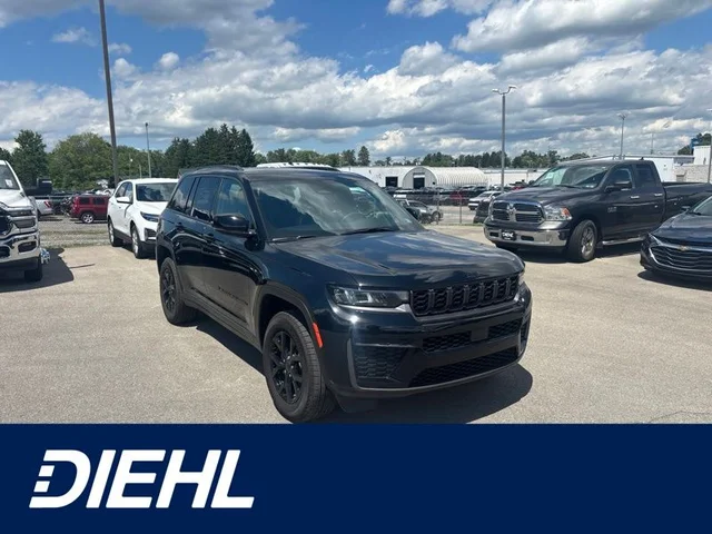 2026 Jeep Grand Cherokee Laredo Altitude
