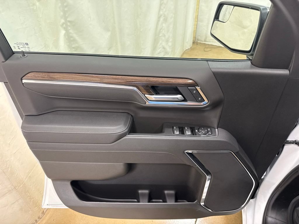 New 2026 Summit White Chevrolet LT image 27