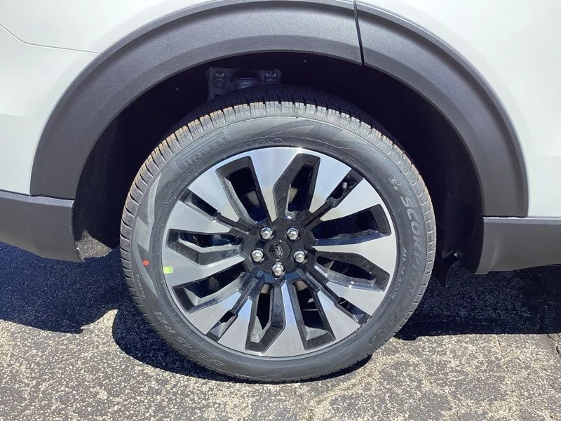 New 2026 White Ford Platinum image 11