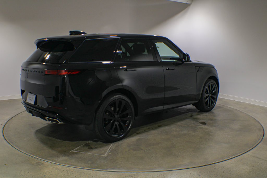New 2027 Santorini Black Land Rover Dynamic SE image 6