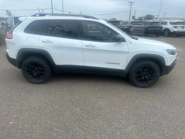 Used 2019 White Jeep Trailhawk image 2