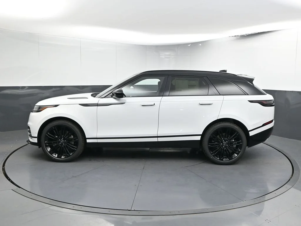 Certified Used 2026 White Land Rover Dynamic SE image 2