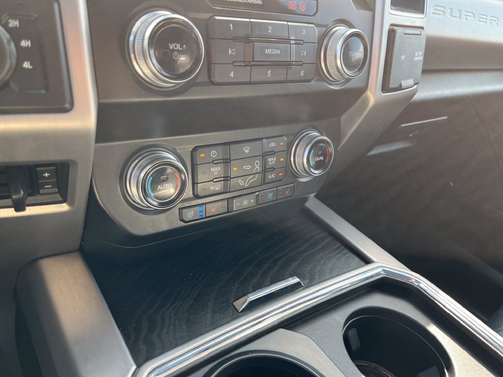 Used 2019 White Ford Platinum image 21