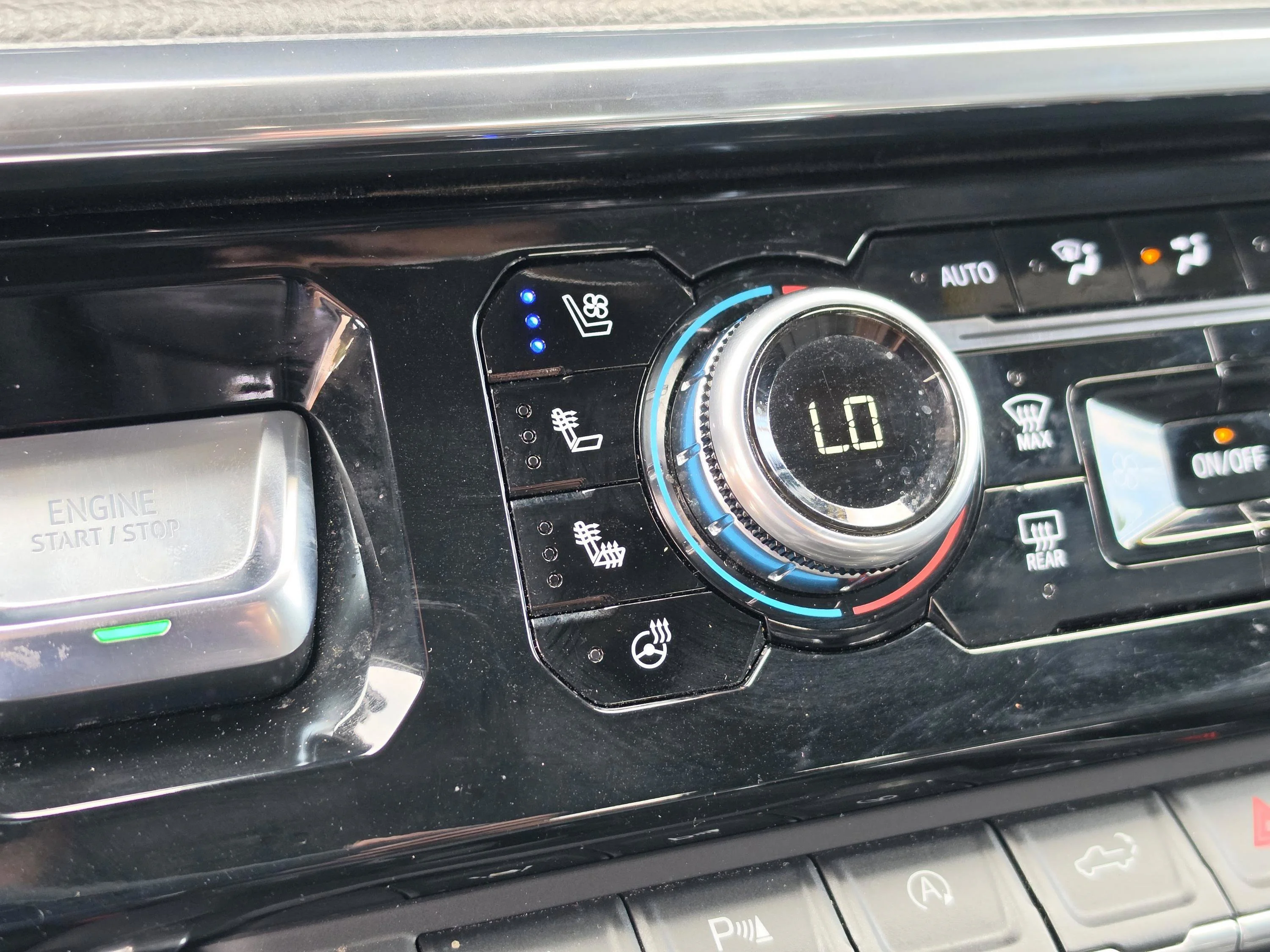 Used 2024 Sterling Metallic GMC Denali image 29