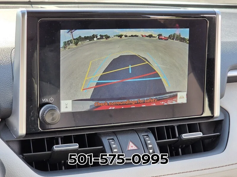 Used 2025 Silver Sky Metallic TOYOTA XLE PREMIUM FWD image 24