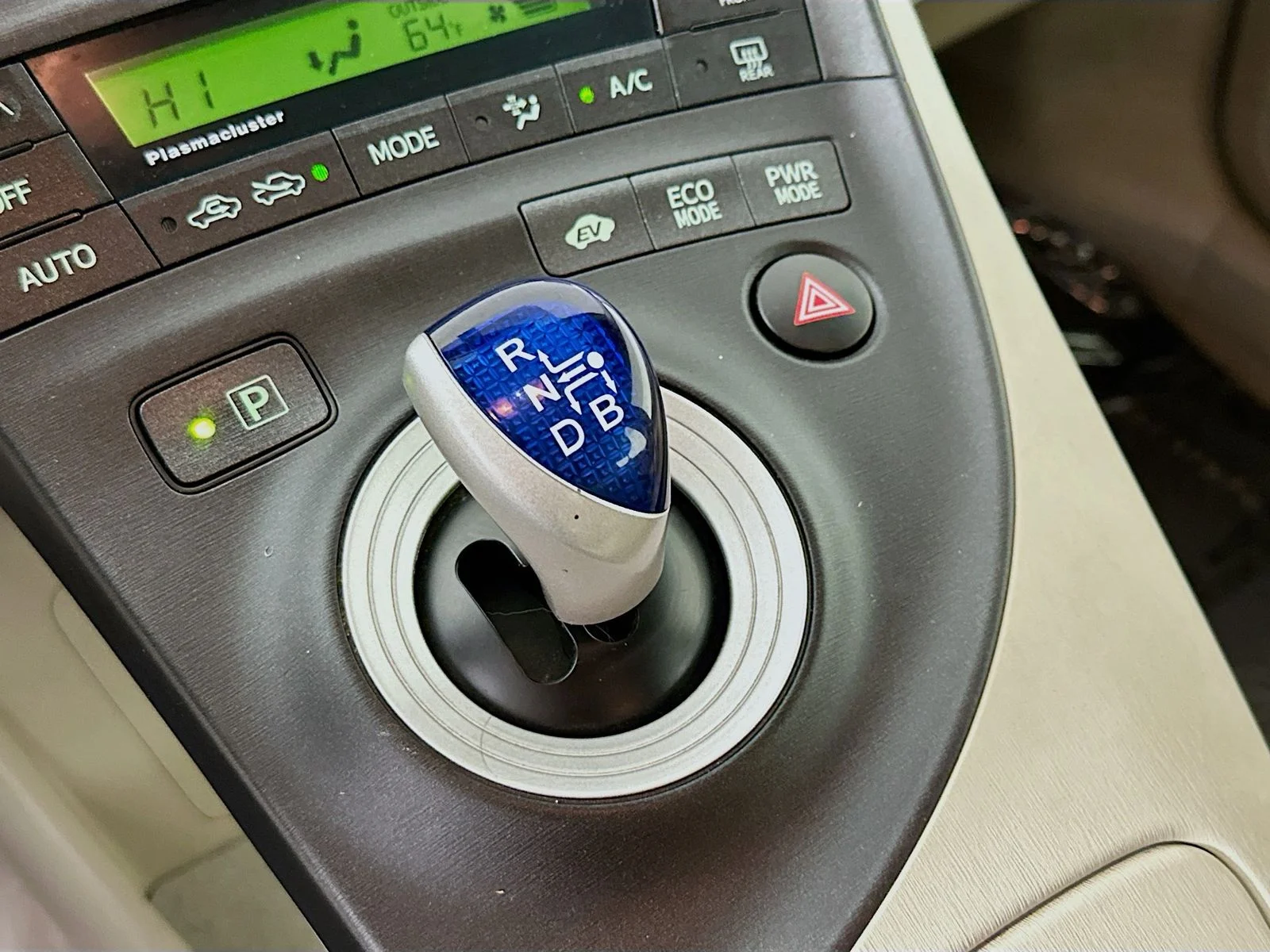 Used 2010 Sandy Beach Metallic Toyota IV image 17