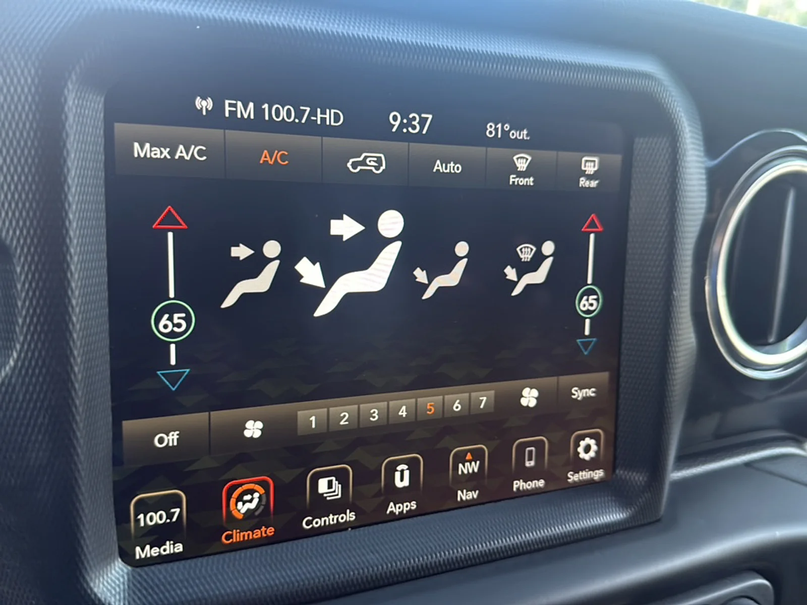 Used 2021 Snazzberry Pearlcoat Jeep Sahara Altitude 4x4 image 18