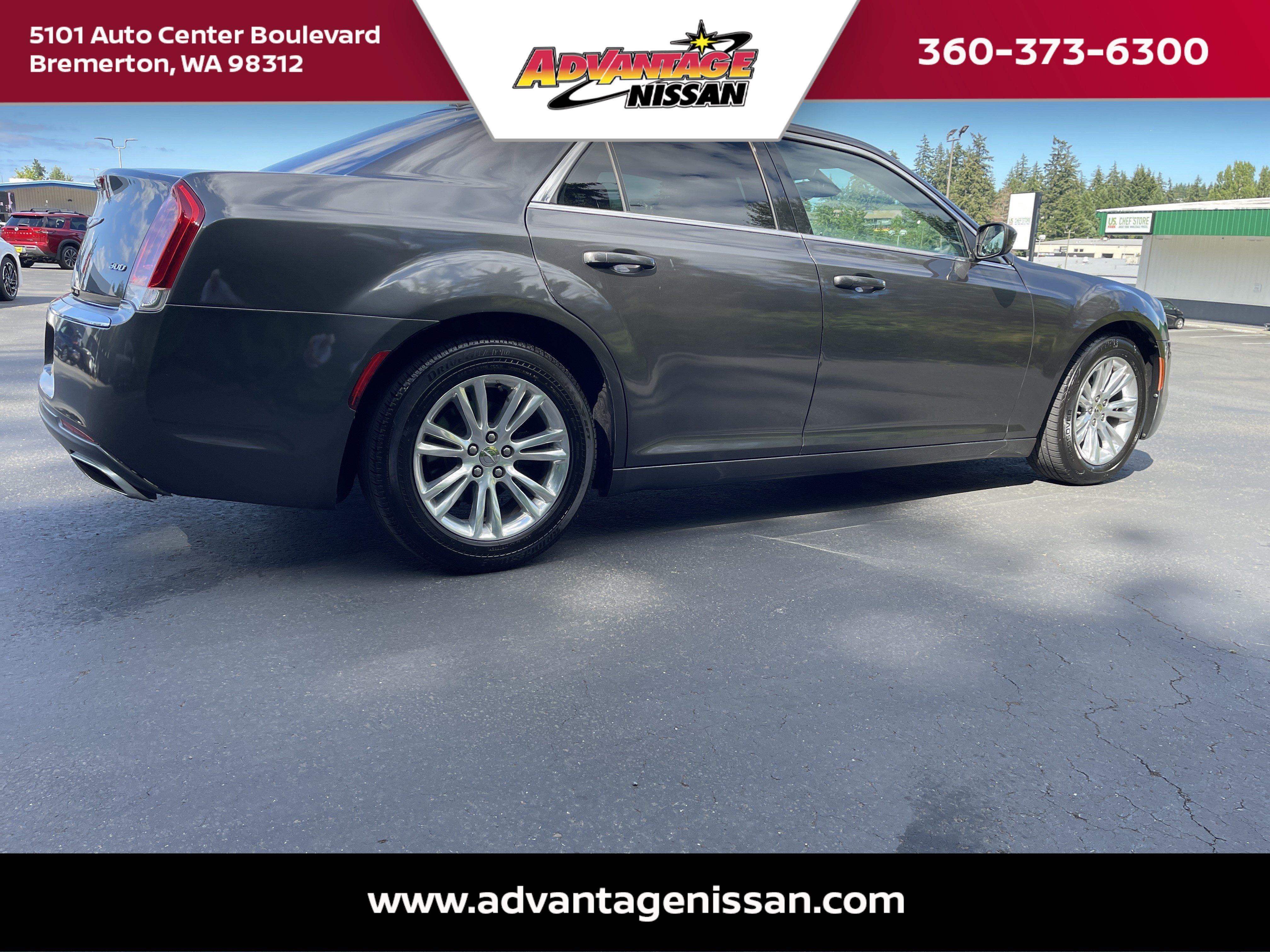 Used 2018 Granite Crystal Metallic Clearcoat Chrysler Touring image 5