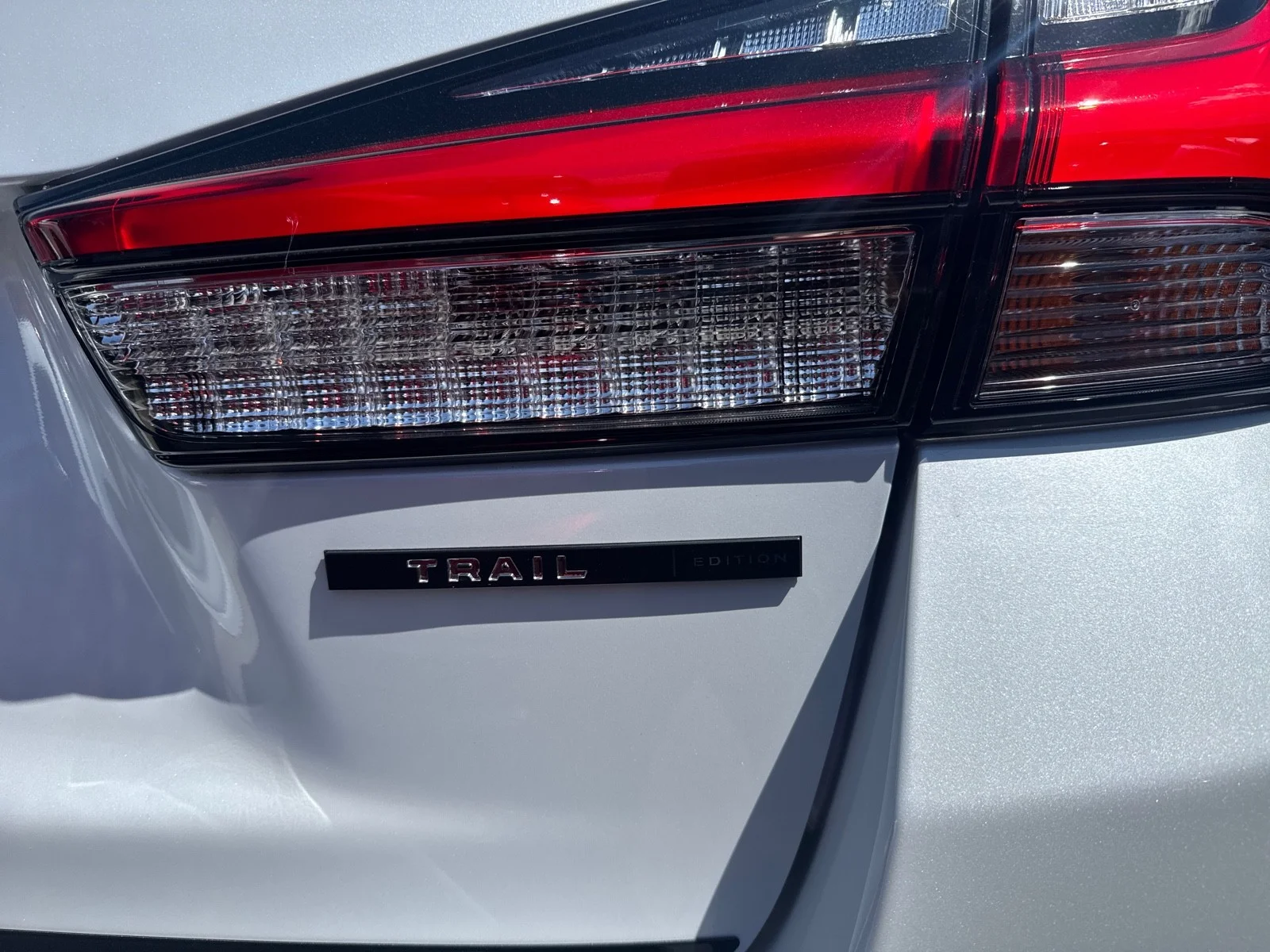 Used 2025 White Diamond Mitsubishi Trail Edition image 8