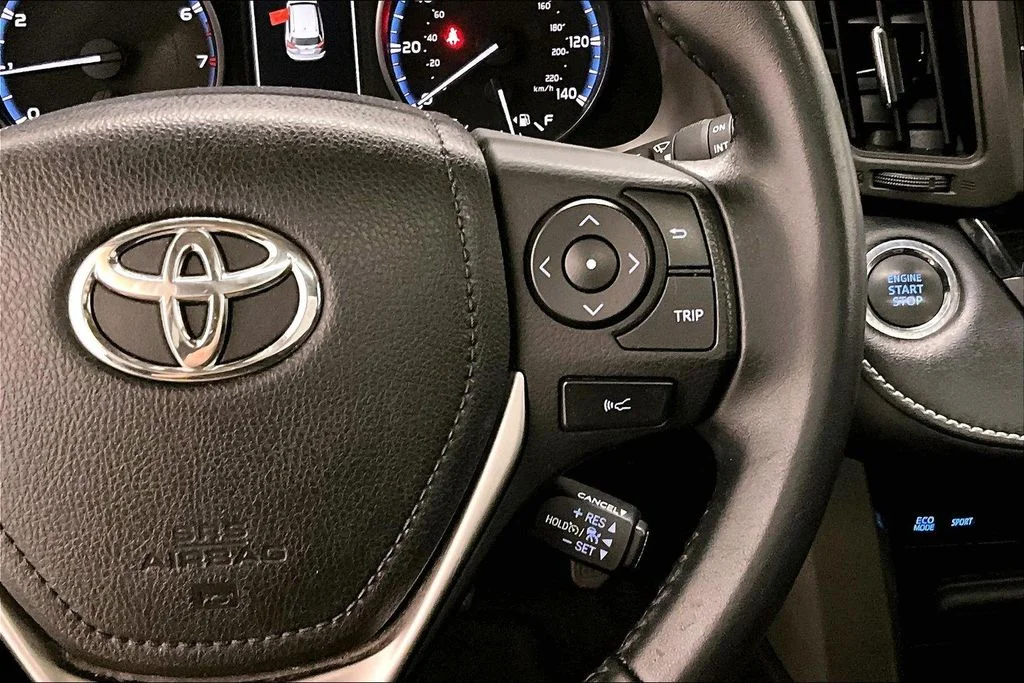 Used 2018 Black Toyota XLE image 12