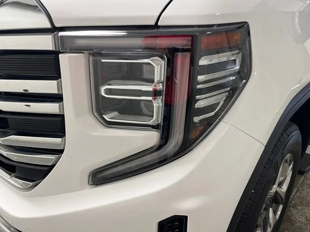 Used 2025 Summit White GMC SLT image 4