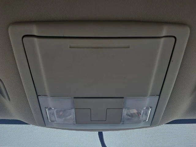 Used 2013 White Suede Ford SEL image 29