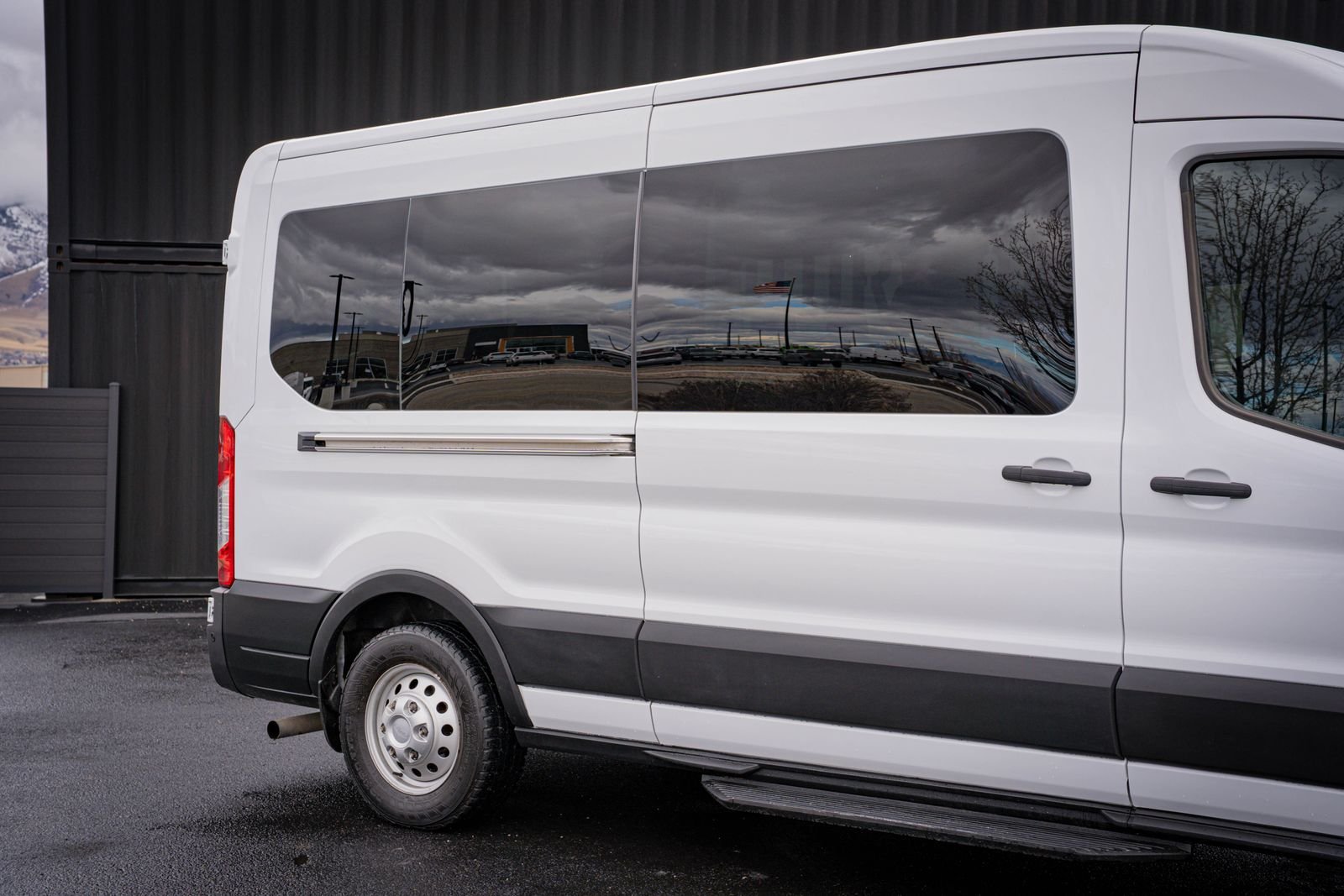 Used 2022  Ford  image 5
