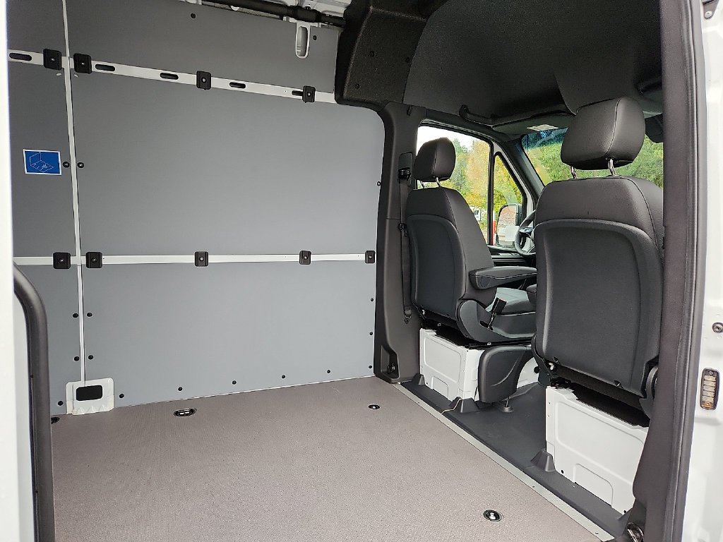 New 2026 Arctic+White Mercedes-Benz Cargo 170 WB image 25