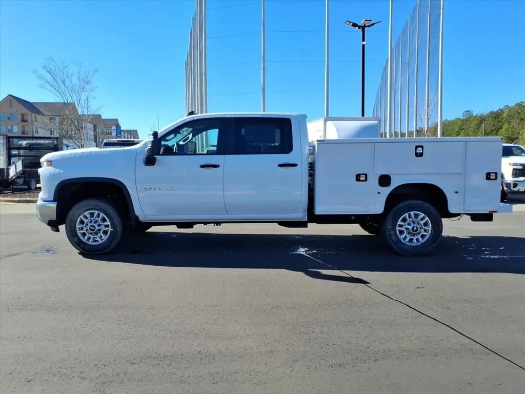 New 2026 Summit White Chevrolet WT image 29
