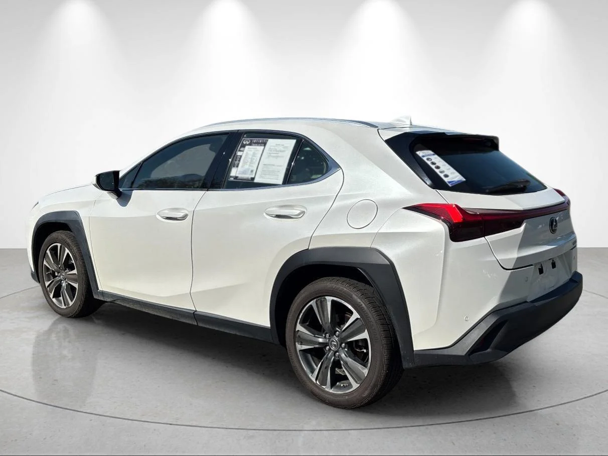 Used 2021 Eminent White Pearl Lexus UX 200 image 3