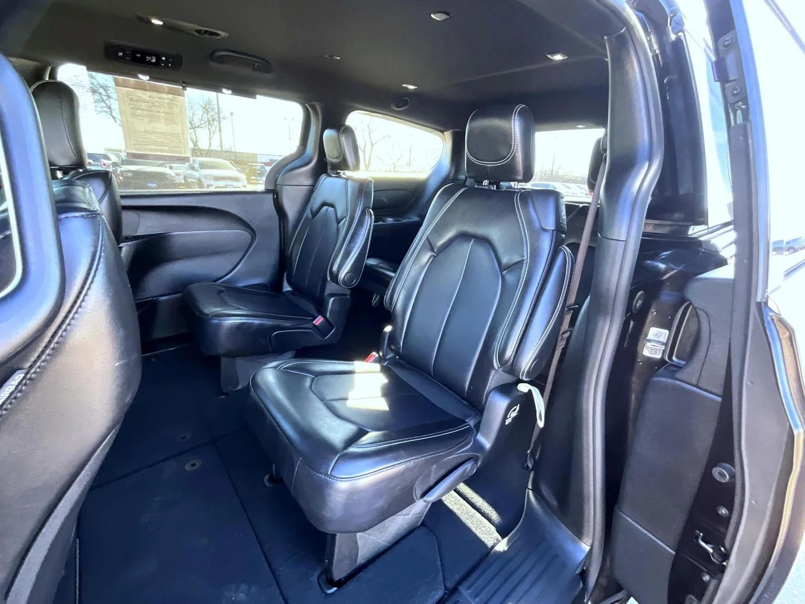 Used 2025 Black Chrysler Select image 20