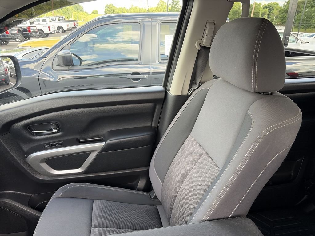 Certified Used 2022 White Nissan SV image 22