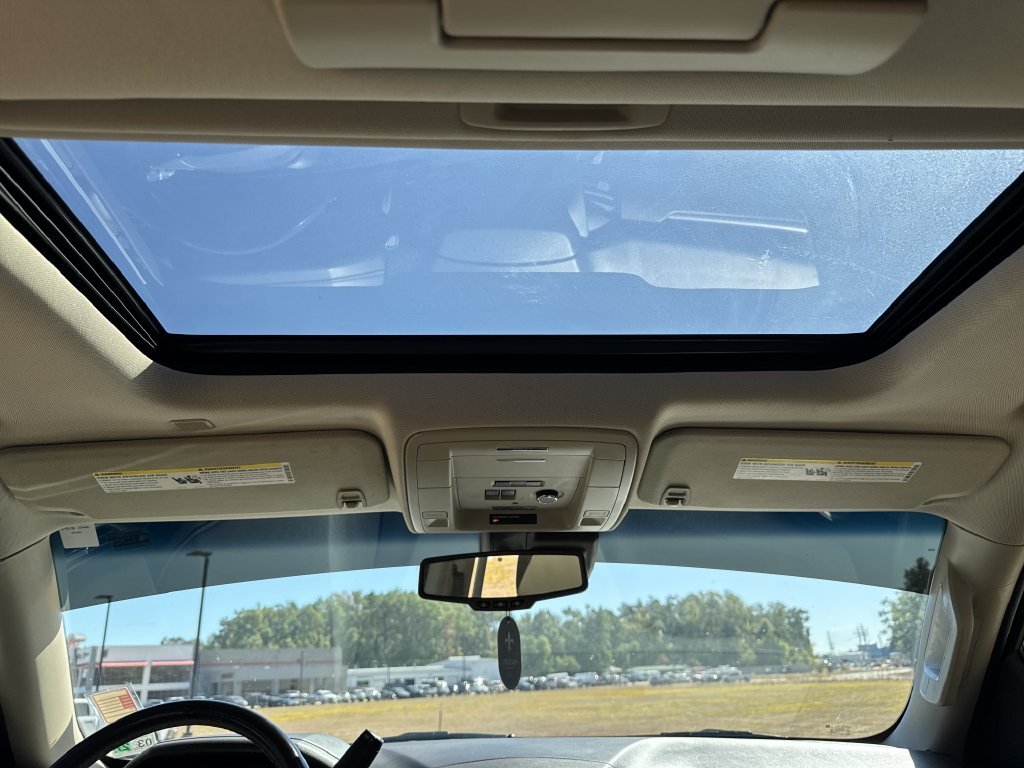 Used 2018 White GMC SLT image 15