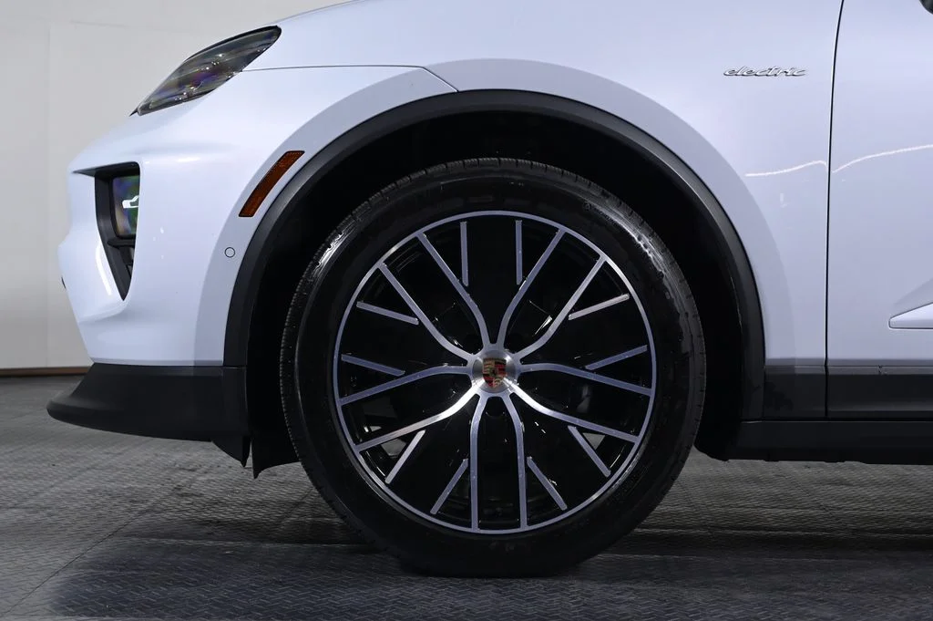 Used 2025 Ice Grey Metallic Porsche  image 26